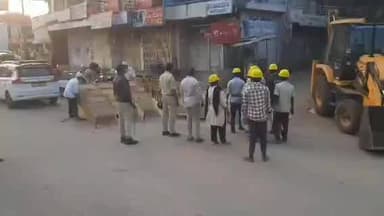 ಚಳ್ಳಕೆರೆ: ನಗರದಲ್ಲಿ ಮುಂದುವರೆದ ಹಳೆ ವಾಣಿಜ್ಯ ಕಟ್ಟಡಗಳ ತೆರವು ಕಾರ್ಯಚರಣೆ