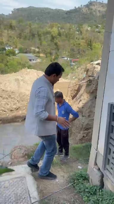 उद्घाटन से पहले ही जोलसपड़ मेडिकल कॉलेज की नई बिल्डिंग में दरारें, गिरने का खतरा—भाजपा ने उठाए सवाल
हमीरपुर ।। News123 ...