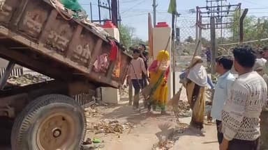 #शाहगढ़ के नगर परिषद #सी .एम.ओ.
की तानाशाही रवैया गजब है ,सीएमओ #विनय मिश्रा के विचार ,
नगर का कचरा बिजली विभाग के गे...