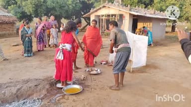 ଧର୍ମଗଡ: ଘର୍ଲା କେନାଲ ପଡ଼ାରେ ଚୈତ୍ର ଯାତ୍ରା ନିଆଁରେ ଚାଲି କଣ୍ଟା ଦୋଳିରେ ଝୁଲି ଭକ୍ତଙ୍କୁ ଦର୍ଶନ ଦେଲେ ଦେବୀ