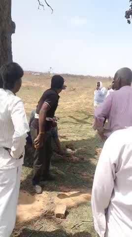 शंकरपुर से सामने आया ए वीडियो जिसमें जमीन नापने को लेकर पटवारी के सामने जमीन हड़पने वाले ने किया विवाद! #@