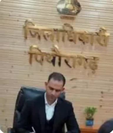 पिथौरागढ़: डीएम का सख्त संदेश: गैस कालाबाजारी पर वार, सेक्टर मजिस्ट्रेट संभालेंगे मोर्चा