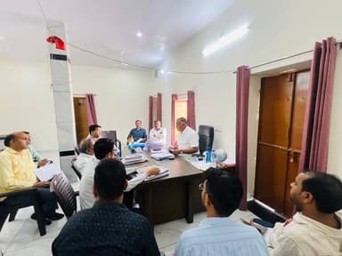 विधायक सेवा केन्द्र पर जलदाय विभाग की समीक्षा बैठक आयोजित, शेरगढ़ विधायक बाबू सिंह राठौड़ ने अभियन्ताओं को सौंपी ग्राम प...