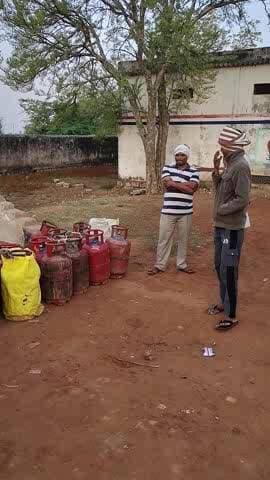 गौरमी में चल रही hp की सबसे बड़ी समस्या चल रही ही है इस समस्या के कारण लोगबाग शाम के 6pm से ही लाइन खड़ी ही 01=04=2026