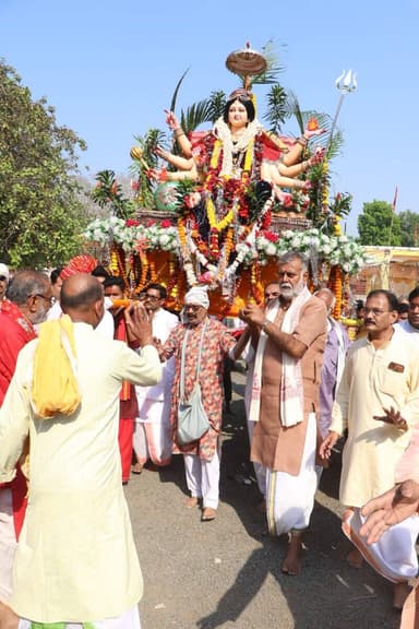 प्रदेश शासन के पंचायत एवं ग्रामीण विकास और श्रम मंत्री श्री प्रहलाद सिंह पटेल बुधवार को 851 घट जवारों की पूजा - अर्चना क...