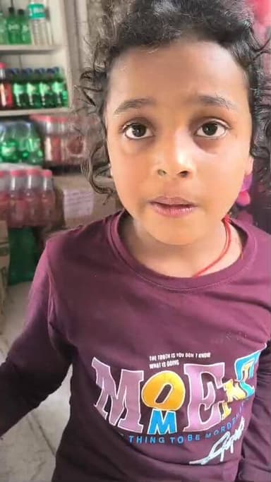 ये बच्चा #मरांची #प्राथमिकअस्पताल के पास किसी सज्जन को मिला है, अपना नाम यश बता रहा है, पिता का नाम अमरजीत बता रहा है, अ...