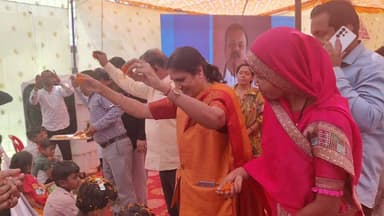 घर घर विद्या, दीप जलाओ,
अपने बच्चों सभी पढ़ाओ
जिला स्तरीय प्रवेशोत्सव कार्यक्रम में उपस्थित जनप्रतिनिधियों एवं अधिकारि...