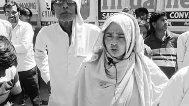 बिल्सी: बिल्सी इंडेन गैस एजेंसी पर सिलेंडर लेने के लिए उपभोक्ताओं की लगी लंबी लाइन, देरी से सिलेंडर मिलने का आरोप