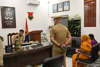 #barabankipolice अधीक्षक श्री अर्पित विजयवर्गीय द्वारा पुलिस कार्यालय में जनसुनवाई के दौरान आमजन की शिकायतों को सुनकर उन...