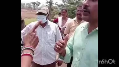 శ్రీకాకుళం: బస్సులో రద్దీ కారణంగా లోపలికి వెళ్ళమని ఓ ప్రయాణికునికి కండక్టర్ చెప్పడంతో కండక్టర్ పై దాడిచేసిన ప్రయాణీకుడు