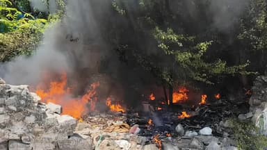 தூத்துக்குடி: பழைய மாநகராட்சி அலுவலகம் பின்புறம் காலி இடத்தில் இருந்த குப்பையில் திடீரென தீ பரவல் தீயணைப்பு துறையினர் விரைந்து வந்து தீயை அணைத்தனர்