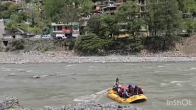 कुल्लू: व्यास की उफनती लहरों पर नागपुर के सैलानियों ने रोमांच का अनुभव किया, कुल्लू में राफ्टिंग का उठाया लुत्फ