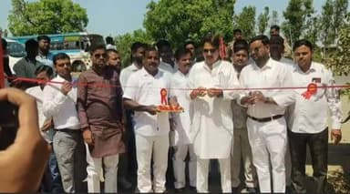 #तिलहर कोतवाली क्षेत्र के कपसेडा स्थित बाबा जानकी महाराज जी मेला के उद्घाटन पूर्व जिला पंचायत अध्यक्ष वीरेंद्र सिंह याद...