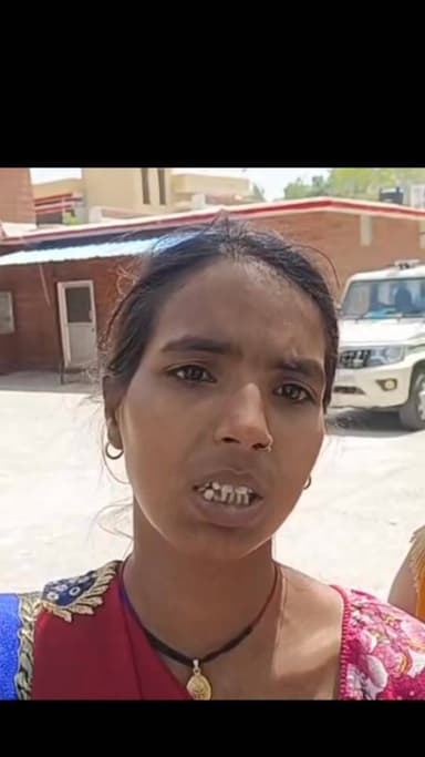 जालौन में बच्चे की मौत के बाद न्याय के लिए दर-दर भटक रही मां, बाइक सवार दंपति पर 6 बर्षीय बच्चे की हत्या का लगाया आरोप, ...