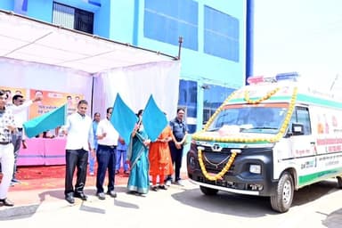 जिले में आपातकालीन स्वास्थ्य सुविधा हुईं सुदृढ़, 04 नई एम्बुलेंस को हरी झंडी दिखाकर किया गया रवाना।
पहली बार एडवांस लाइफ...