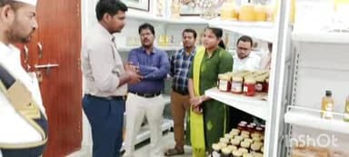 భద్రాచలం: భద్రగిరి మార్ట్ ను ఐటీడీఏ పీవో తో కలిసి సందర్శించిన సెల్ఫ్ సీనియర్ మేనేజర్ భవాని శంకర్