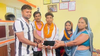 बिहार बोर्ड मैट्रिक परीक्षा 2026 में राज्य में 8वां स्थान हासिल करने वाले रौशन कुमार को बुधवार को सुबह सम्मानित किया गया...