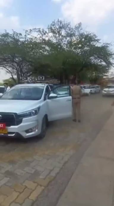 मां शारदा देवी के दर्शन करने पहुंचे रीवा IG गौरव राजपूत