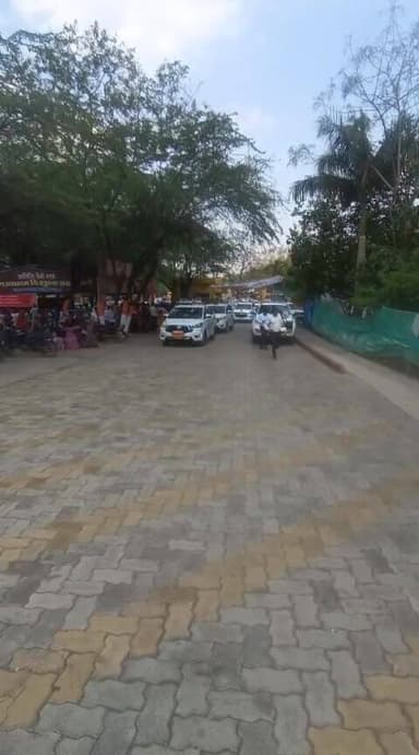 मां शारदा देवी के दर्शन करने पहुंचे रीवा IG गौरव राजपूत...।