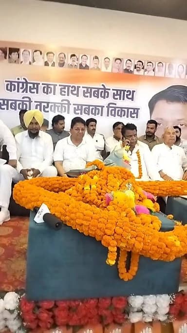 कांग्रेस पार्टी की सदस्यता लेने के बाद सितारगंज प्रथम बार पहुंचे पूर्व विधायक नारायण पाल जनता को हुई खुशी की लहर