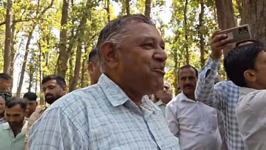 पेड़ों को बचाने के वन विभाग से भिड़ गए हिमाचल प्रदेश के जिला सिरमौर के पांवटा साहिब की महिलाएं और समाजसेवी नाथूराम चौहान