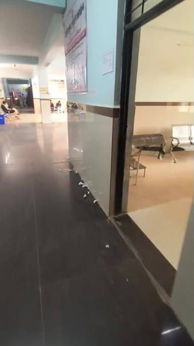 मऊगंज से चौंकाने वाली तस्वीर सामने आई है…
जिला अस्पताल में करोड़ों की मशीनें धूल खा रही हैं…
लेकिन डॉक्टर? वो पूरी तरह ग...