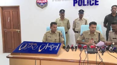 అదిలాబాద్ అర్బన్: డబ్బుపై వ్యామోహంతో కూతురితో కలిసి దొంగతనం చేసిన మహిళ:ఆదిలాబాద్ జిల్లా ఎస్పీ అఖిల్ మహాజన్