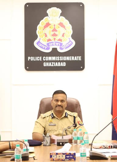 यातायात प्रबंधन को सुदृढ़ करने हेतु पुलिस आयुक्त महोदय की अध्यक्षता में महत्वपूर्ण गोष्ठी
आज पुलिस मुख्यालय, कमिश्नरेट ग...