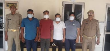 हापुड़ पुलिस द्वारा जनपद में अपराध की रोकथाम एवं वारन्टी/वांछित अभियुक्तों की गिरफ्तारी हेतु चलाए जा रहे ऑपरेशन तलाश अभि...