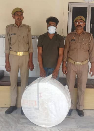 हापुड़ पुलिस द्वारा जनपद में अपराध की रोकथाम एवं चोरों/वांछित अभियुक्तों की गिरफ्तारी हेतु चलाये जा रहे अभियान के अन्तर्...