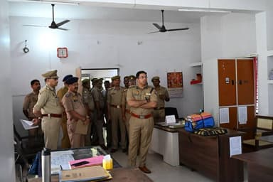 आज दिनांक 01 अप्रैल 2026 को #SSP_अयोध्या द्वारा रिजर्व पुलिस लाइन स्थित पुलिस कार्यालय की विभिन्न शाखाओं— वाचक कार्यालय,...