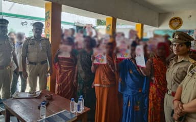 #MissionShakti5 के दृष्टिगत थाना रामसनेहीघाट #barabankipolice द्वारा बालिकाओं/महिलाओं को महिला अपराध से सम्बन्धित प्रमुख...