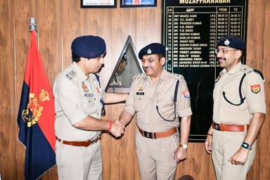 निरीक्षक से पुलिस उपाधीक्षक पद पर प्रोन्नत हुए श्री लक्ष्मण वर्मा एवं श्री विश्वजीत को SSP श्री संजय कुमार वर्मा व SP RU...