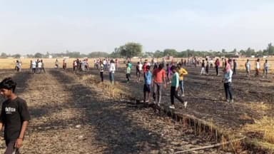 बांसगांव: बेलीपार क्षेत्र के बरईपार गांव में शॉर्ट सर्किट से गेहूं के खेत में आग, चार किसानों की फसल जलकर हुई राख