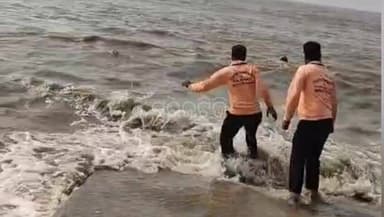 ସମୁଦ୍ରରେ ଭାସିଗଲେ ଜେଜେ ଓ ନାତୁଣୀ ଓଡିଶା ପଶ୍ଚିମବଙ୍ଗ ସୀମାନ୍ତ ଦିଘା ସମୁଦ୍ର ବେଳା ଭୂମିରେ
#surajtv #basta #bhogarai #balasore #odi...