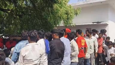 #छतरपुर ब्रेकिंग,डॉ अंबेडकर की मूर्ति मंदिर के बगल में लगाने को लेकर तनाव बढ़ा, एक पक्ष मंदिर के बगल में लगाना चाहता है ...