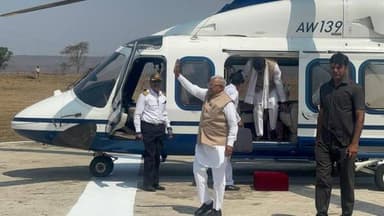 भड़ंगा हेलीपैड पर राज्यपाल श्री मंगुभाई पटेल का भव्य स्वागत, जनजातीय नृत्य से हुआ अभिनंदन
कन्हारीकला में आयोजित कार्यक्...