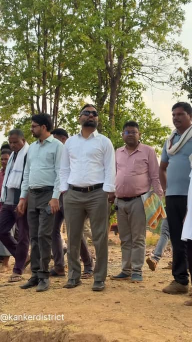 सेमरगांव कर्रसाड़ स्थल का कलेक्टर श्री निलेश कुमार महादेव क्षीरसागर, पुलिस अधीक्षक श्री निखिल राखेचा और जिला पंचायत सीईओ ...