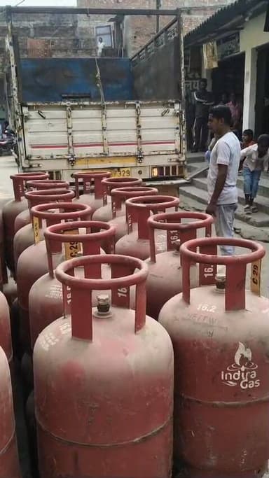 मधुबनी जिले के बासोपट्टी थाना क्षेत्र के दुहबी बाजार में जो भारत नेपाल अंतरराष्ट्रीय सीमा से सटे इलाके में आज प्रशासन ने...