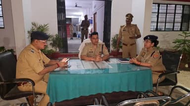 👉पुलिस अधीक्षक प्रतापगढ़ श्री दीपक भूकर द्वारा हनुमान जयंती के दृष्टिगत कानून-व्यवस्था को सुदृढ़ बनाए रखने हेतु थाना जेठ...