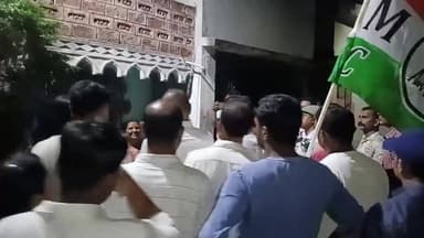 পায়ে হেঁটে সুতির মাঠ এলাকায় জনসংযোগ করলেন নাড়ুগোপাল মুখার্জি ।