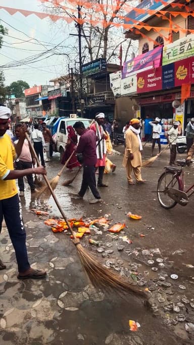 सदर मंदिर नरसिंहपुर में स्थापित जवारों की विसर्जन शोभायात्रा के दौरान नगर पालिका द्वारा सराहनीय स्वच्छता व्यवस्था देखने ...