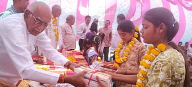 तेंदूखेड़ा विधायक श्री विश्वनाथ सिंह पटेल शासकीय उच्चतर माध्यमिक विद्यालय भौरझिर में स्कूल चले हम अभियान के अंतर्गत आयोज...