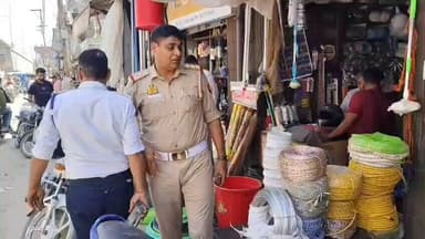 यातायात व्यवस्था को सुचारू एवं सुरक्षित बनाए रखने हेतु यातायात पुलिस अमरोहा द्वारा चेकिंग अभियान चलाकर 170 चालान, अतिक्र...