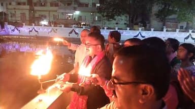 त्रिलोकपुर में आरती