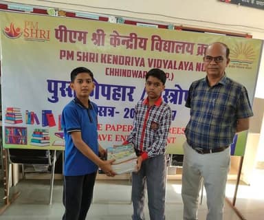 पीएम श्री केंद्रीय विद्यालय क्रमांक-01 में पुस्तक एवं वस्त्र उपहार आयोजन संपन्न
========================================...