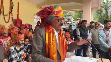 प्रदेश कांग्रेस कमेटी उपाध्यक्ष जीवन ठाकुर कर रहे राज्य स्तरीय लघु शिवरात्रि मेला जोगिंदर नगर देवता मेले में उपस्थित जनस...