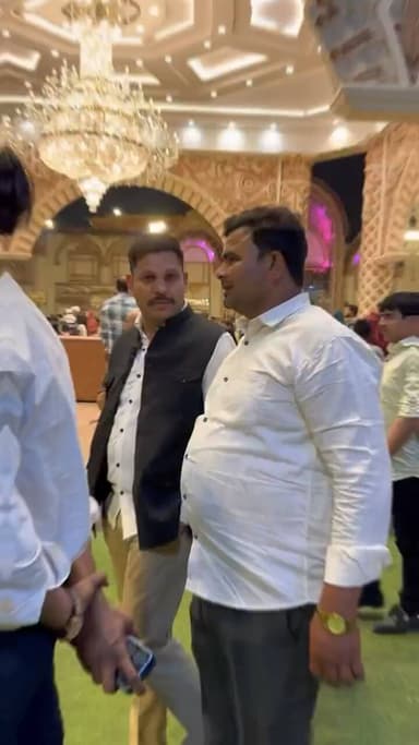 @AzadSamajParty के युवा नेता भाई फ़ाज़िल मन्सूरी परिवार का Reception में जाना हुआ। दूल्हा दुल्हन को आशीर्वाद दुआ दी #gulzarsiddiqui