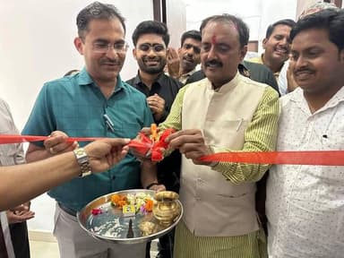 ब्लॉक पब्लिक हेल्थ यूनिट सरकार की स्वास्थ्य क्रांति का हिस्सा है - मंत्री श्री राकेश शुक्ला
सामुदायिक स्वास्थ्य केंद्र ...