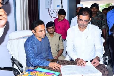 भागलपुर 01 अप्रैल 2026, भागलपुर के समीक्षा भवन में सचिव, लघु जल संसाधन विभाग, बिहार - सह- प्रभारी सचिव, भागलपुर जिला श्...